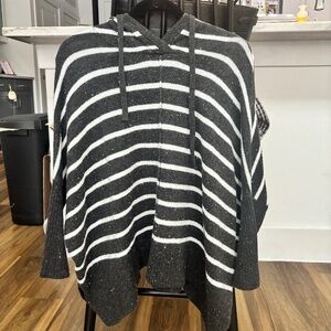 Extra Small Black and White Loft Poncho Sweater